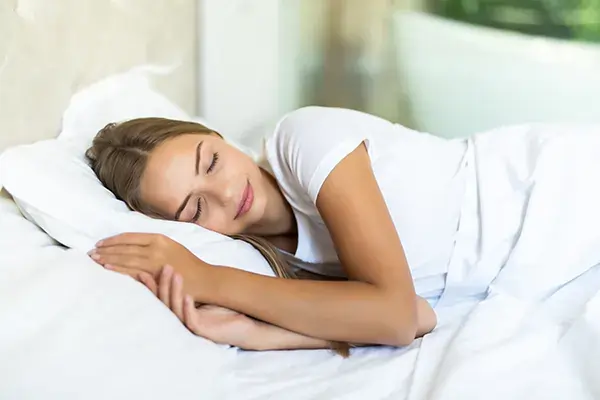 چرا نحوه خوابیدن پس از تزریق فیلر زیر چشم اهمیت دارد؟
